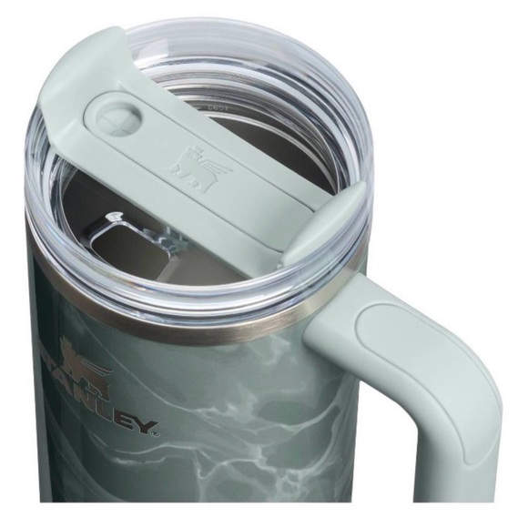 Stanley 30 oz Stainless Steel H2.0
Flowstate Quencher Tumbler Agate
Calacatta - Picture 4 of 4